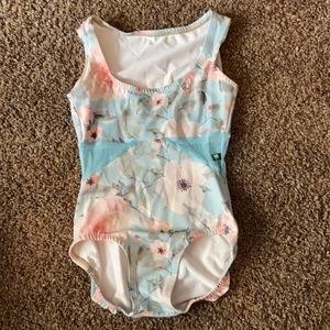 LuckyLeo Dancewear size small
